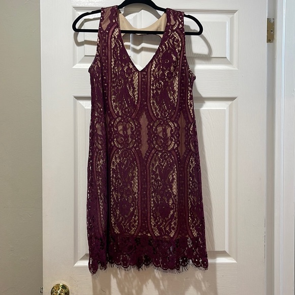 Garnet lace dress - Picture 1 of 3
